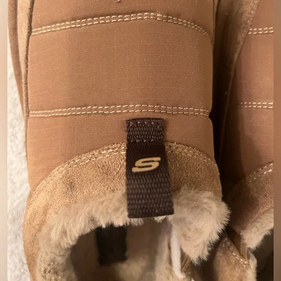 9 Wide Men's Skecher's Brown Fleece-Lined Slippers - Picture 3 of 8